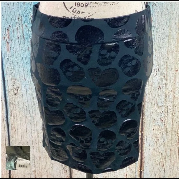 Iron Fist NWT Black Skullz Club Mini Skirt - Picture 3 of 13